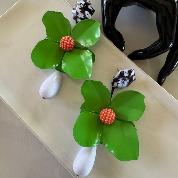 New! Zara Big Flower Earrings - Picture 14 of 15